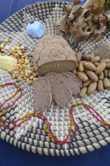 Brot und Spiele. Kleiner kulinarischer Tischparcours mit Indigenem Brot aus dem Südwesten